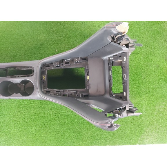 Recambio de apoyabrazos central para mg mg zs suv 1.5 vti referencia OEM IAM 11550745/01  