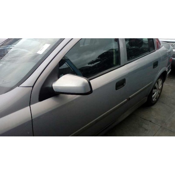 opel astra g berlina del año 2002