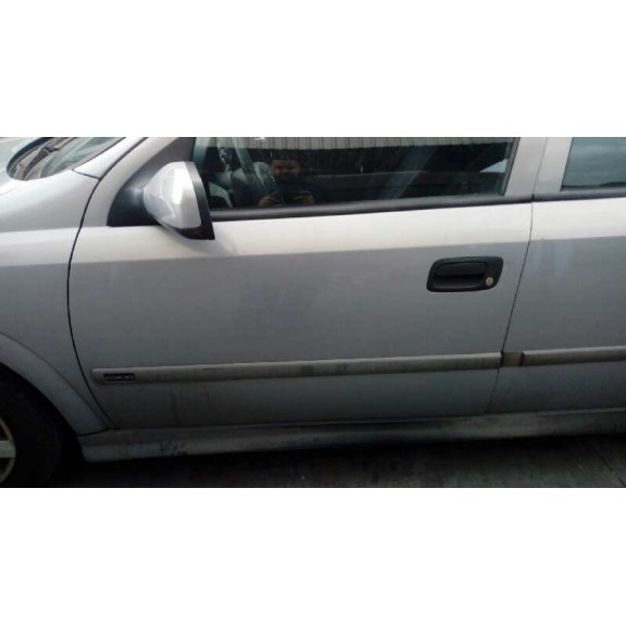 opel astra g berlina del año 2002