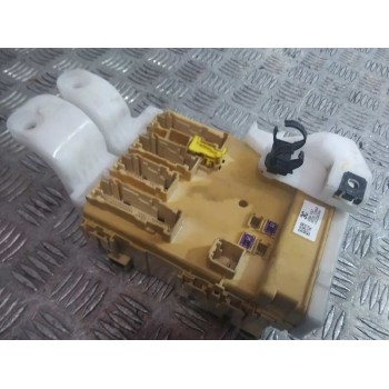 Recambio de caja reles / fusibles para toyota auris hybrid active referencia OEM IAM 8922102480 50122230 