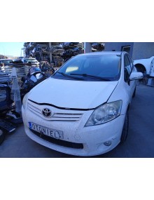 toyota auris del año 2012