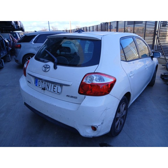 toyota auris del año 2012