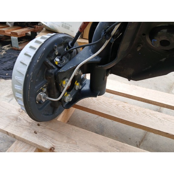 Recambio de puente trasero para renault captur luxe referencia OEM IAM 265506738R TAMBOR ABS 4 TORNILLOS