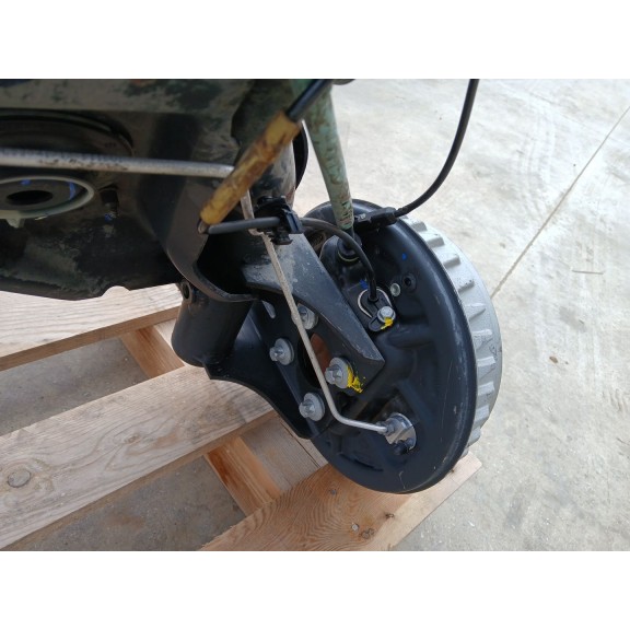 Recambio de puente trasero para renault captur luxe referencia OEM IAM 265506738R TAMBOR ABS 4 TORNILLOS