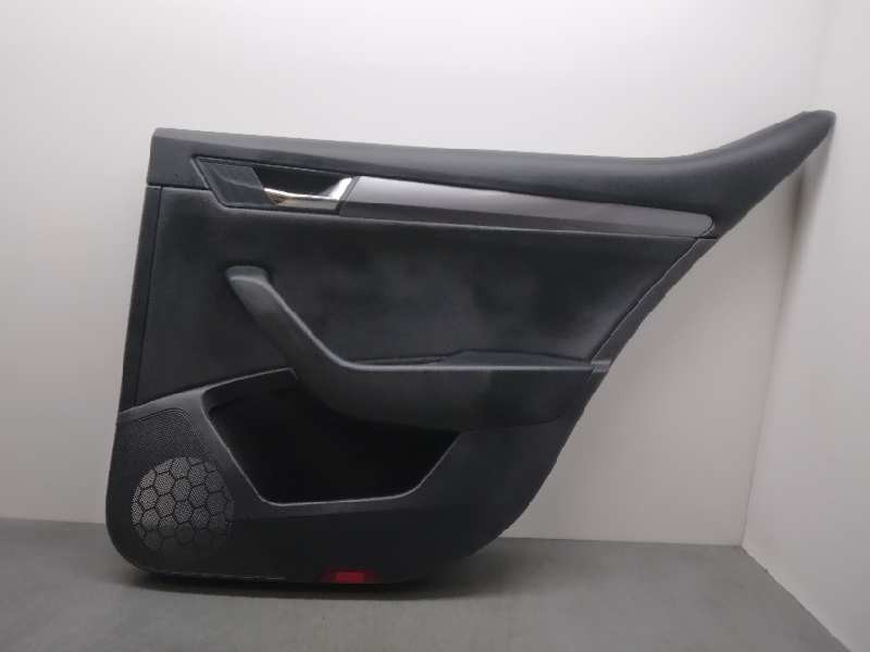 Recambio de guarnecido puerta trasera derecha para skoda superb (3v3) active referencia OEM IAM 3V5867024AN  