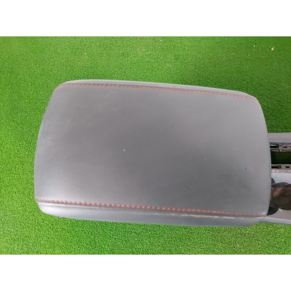 Recambio de apoyabrazos central para mg zs luxury referencia OEM IAM   