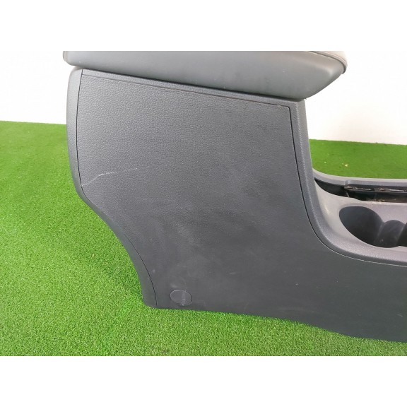 Recambio de apoyabrazos central para mg zs luxury referencia OEM IAM   