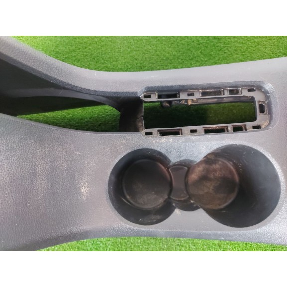 Recambio de apoyabrazos central para mg zs luxury referencia OEM IAM   