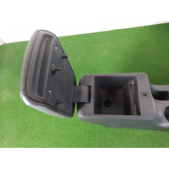 Recambio de apoyabrazos central para mg zs luxury referencia OEM IAM   