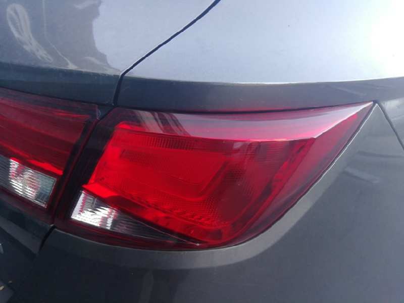 Recambio de piloto trasero derecho para seat leon st (5f8) reference referencia OEM IAM 5F9945096 90047802 NO LED