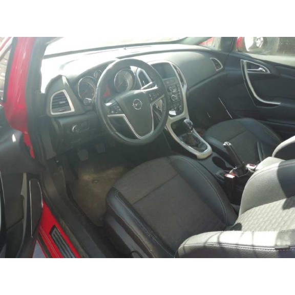 opel astra j gtc del año 2012
