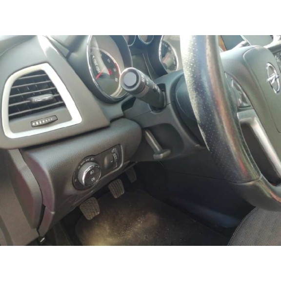 opel astra j gtc del año 2012