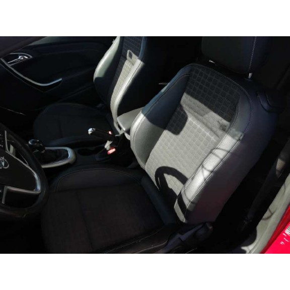 opel astra j gtc del año 2012