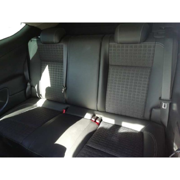 opel astra j gtc del año 2012