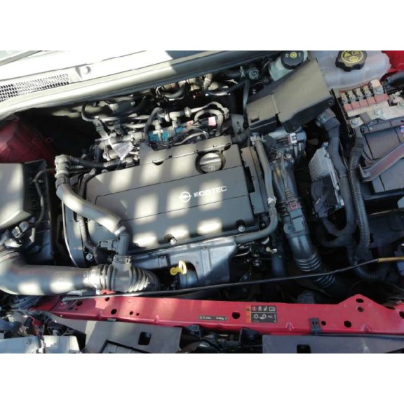 opel astra j gtc del año 2012