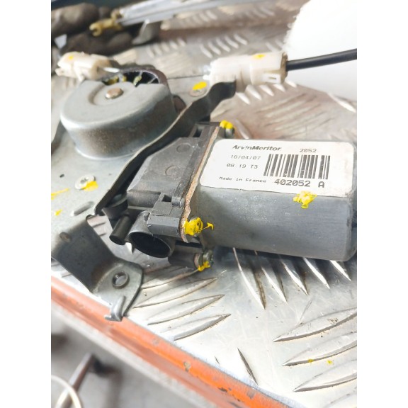 Recambio de elevalunas trasero derecho para nissan qashqai (j10) acenta referencia OEM IAM 402052A ELECTRICO 2 PINES 