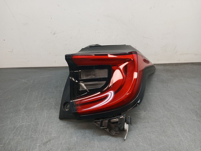 Recambio de piloto trasero derecho para toyota yaris (_p21_, _pa1_, _ph1_) 1.5 hybrid (mxph11) referencia OEM IAM V356015R  