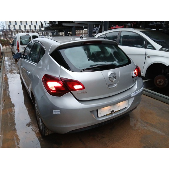opel astra j (p10) del año 2010