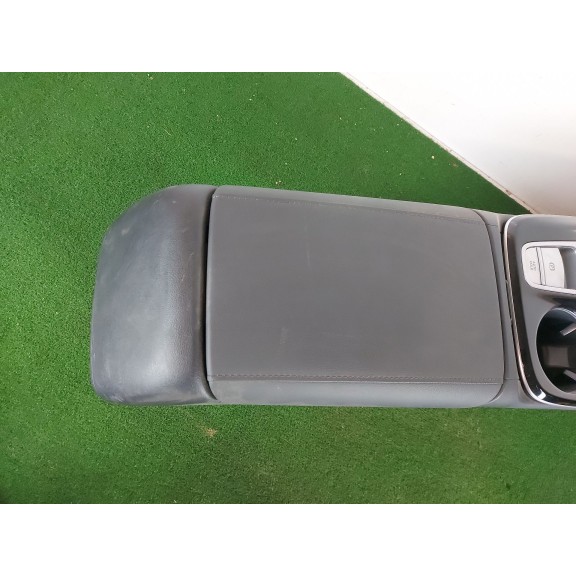 Recambio de apoyabrazos central para hyundai tucson 1.6 hybrid 4x4 referencia OEM IAM 84690N7101NNB  