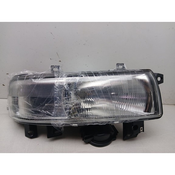 Recambio de faro derecho para renault master bus 2.5 diesel referencia OEM IAM 4500917 nuevo 
