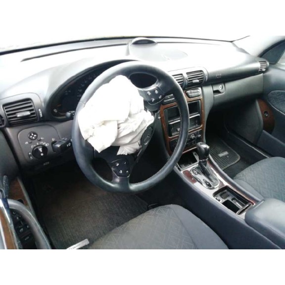 mercedes-benz clase c (w203) berlina del año 2001