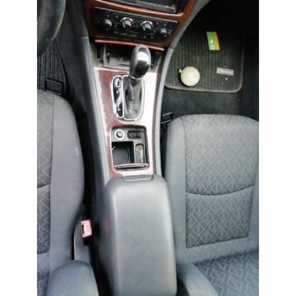 mercedes-benz clase c (w203) berlina del año 2001