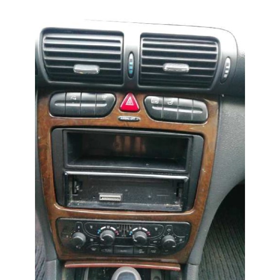 mercedes-benz clase c (w203) berlina del año 2001