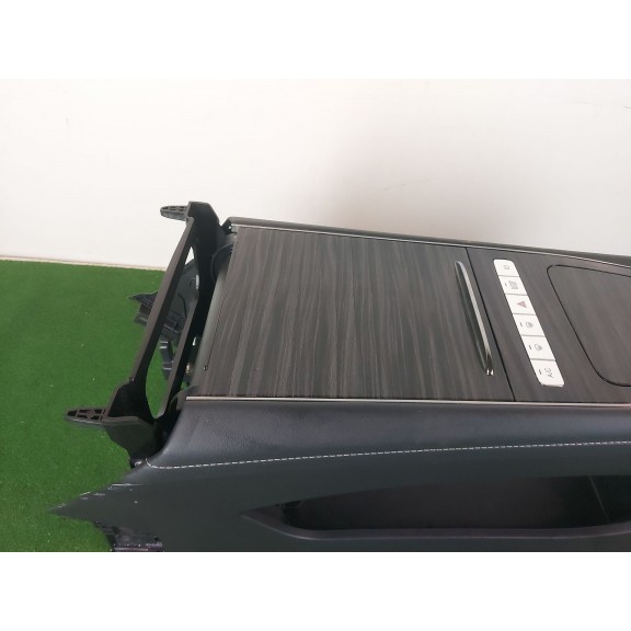 Recambio de apoyabrazos central para omoda 5 referencia OEM IAM   