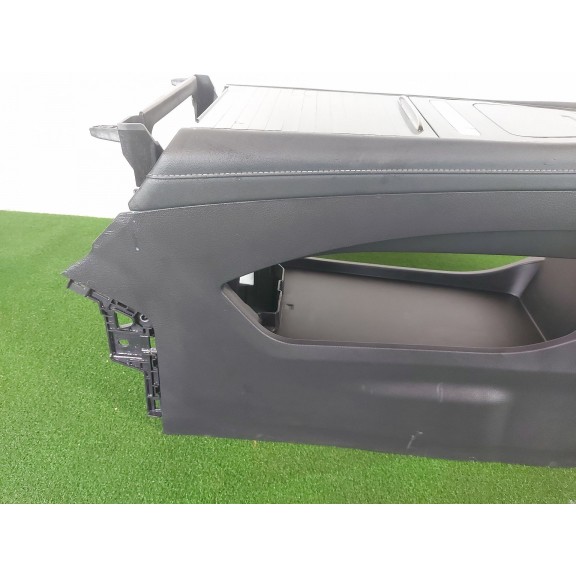 Recambio de apoyabrazos central para omoda 5 referencia OEM IAM   