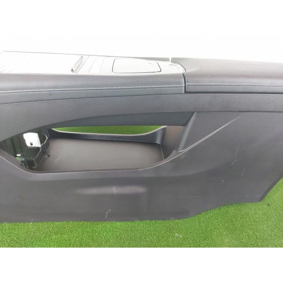 Recambio de apoyabrazos central para omoda 5 referencia OEM IAM   