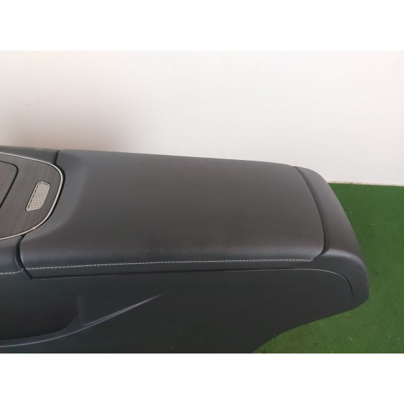 Recambio de apoyabrazos central para omoda 5 referencia OEM IAM   