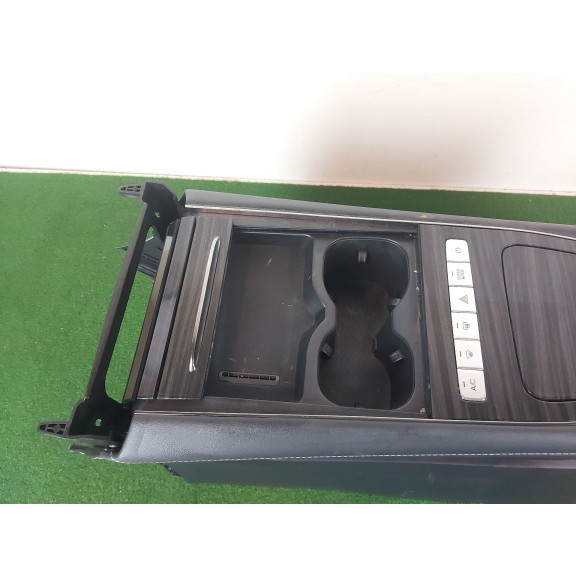 Recambio de apoyabrazos central para omoda 5 referencia OEM IAM   