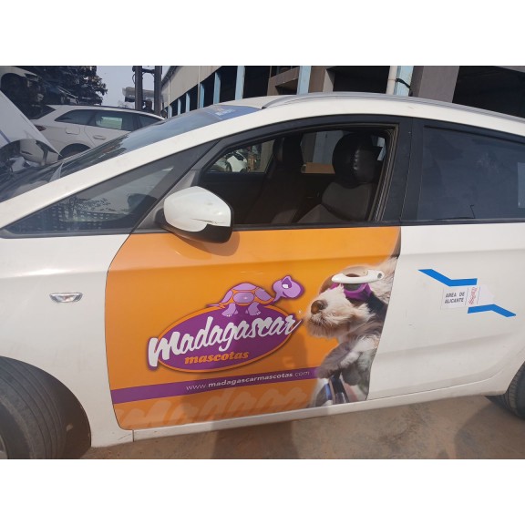 Recambio de puerta delantera izquierda para kia carens iv 1.7 crdi referencia OEM IAM   