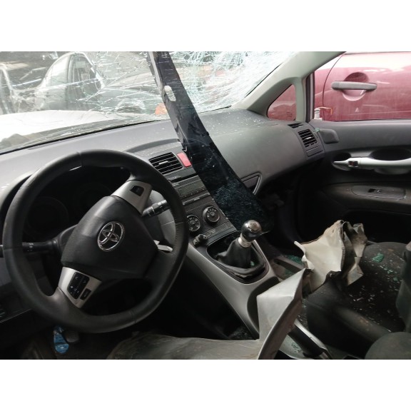 toyota auris (_e15_) del año 2010