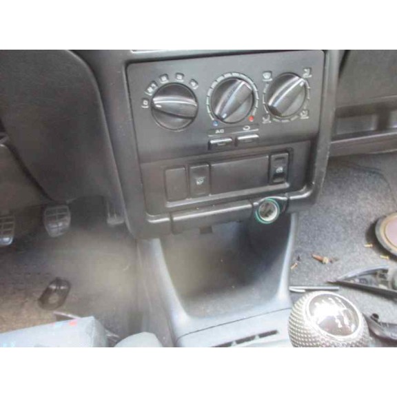 volkswagen polo berlina (6n1) del año 1996