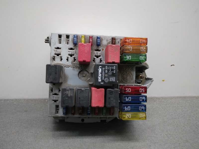 Recambio de caja reles / fusibles para fiat punto berlina (188) 1.2 8v active referencia OEM IAM 46835597  