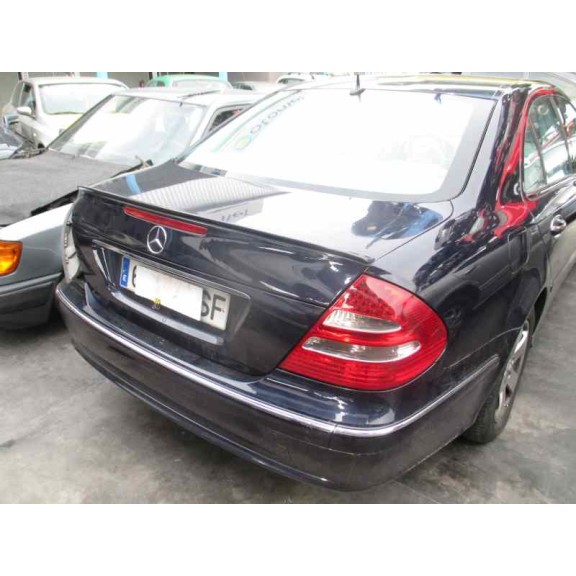 mercedes-benz clase e (w211) berlina del año 2004
