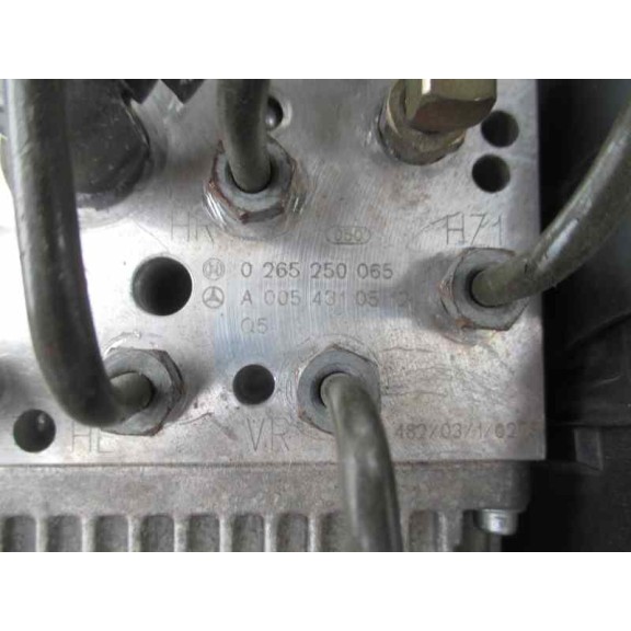 mercedes-benz clase e (w211) berlina del año 2004