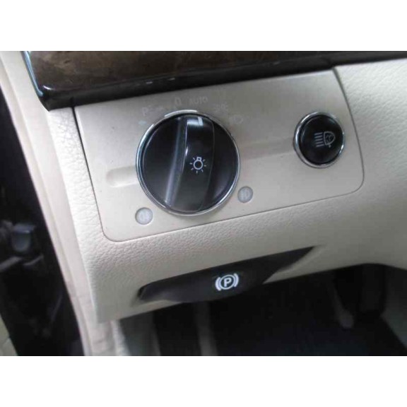 mercedes-benz clase e (w211) berlina del año 2004