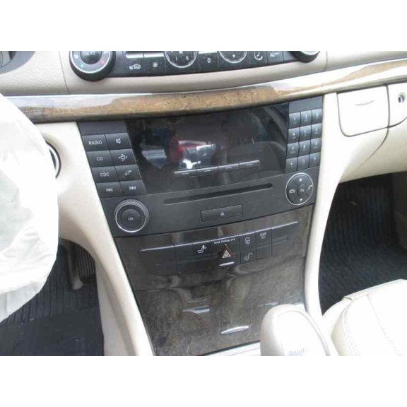 mercedes-benz clase e (w211) berlina del año 2004