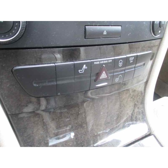 mercedes-benz clase e (w211) berlina del año 2004