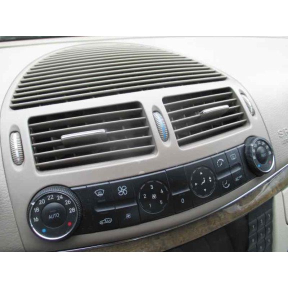 mercedes-benz clase e (w211) berlina del año 2004