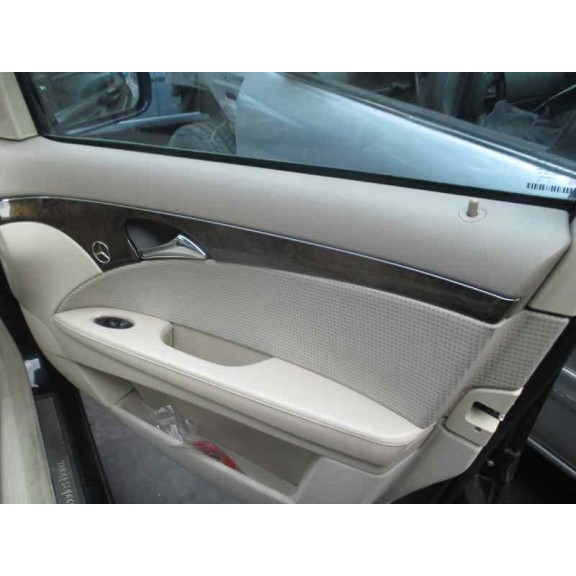 mercedes-benz clase e (w211) berlina del año 2004