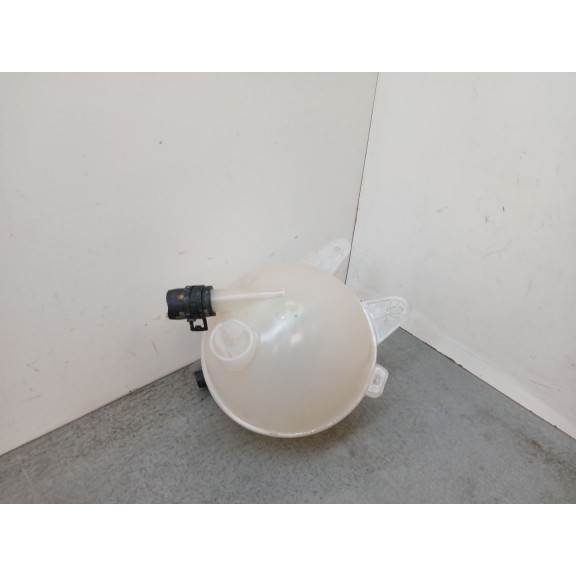 Recambio de deposito expansion para omoda 5 referencia OEM IAM 302001073AA  