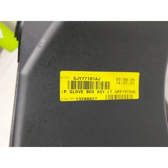 Recambio de guantera para jeep commander 3.0 crd cat referencia OEM IAM 5JY771D1AJ  