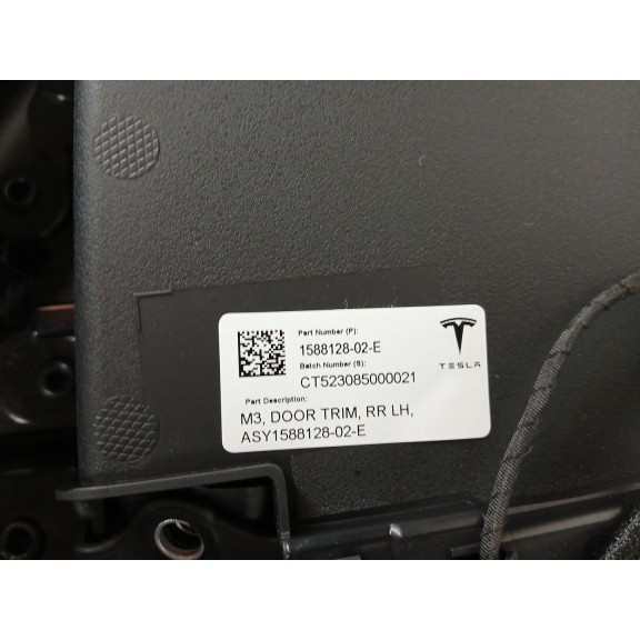 Recambio de guarnecido puerta trasera izquierda para tesla model 3 (5yj3) ev referencia OEM IAM 158812802E  