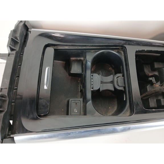 Recambio de apoyabrazos central para mercedes-benz gla (h247) gla 200 d (247.712) referencia OEM IAM A24768318009051  A177680660