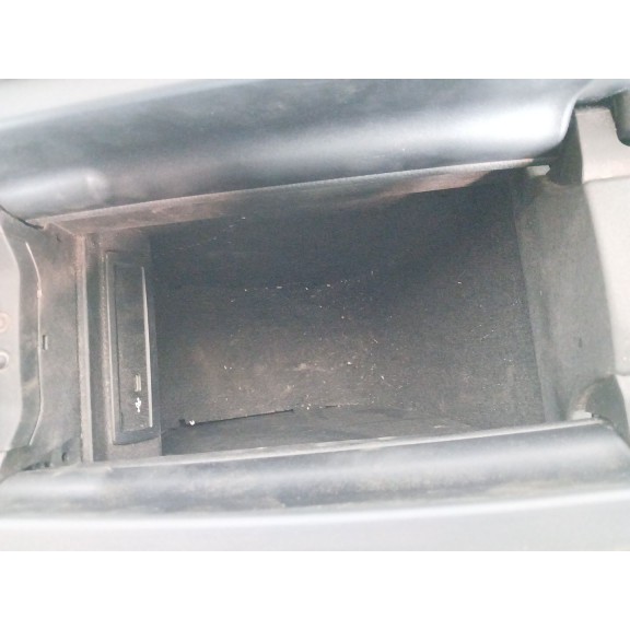 Recambio de apoyabrazos central para mercedes-benz gla (h247) gla 200 d (247.712) referencia OEM IAM A24768318009051  A177680660