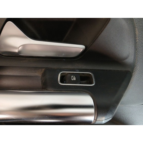 Recambio de guarnecido puerta trasera izquierda para mercedes-benz gla (h247) gla 200 d (247.712) referencia OEM IAM A2477303301