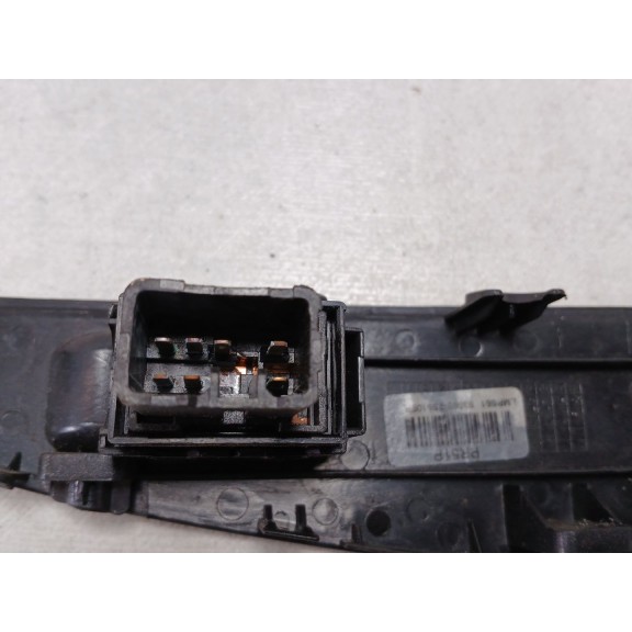 Recambio de mando elevalunas trasero derecho para hyundai ix35 classic 2wd referencia OEM IAM   